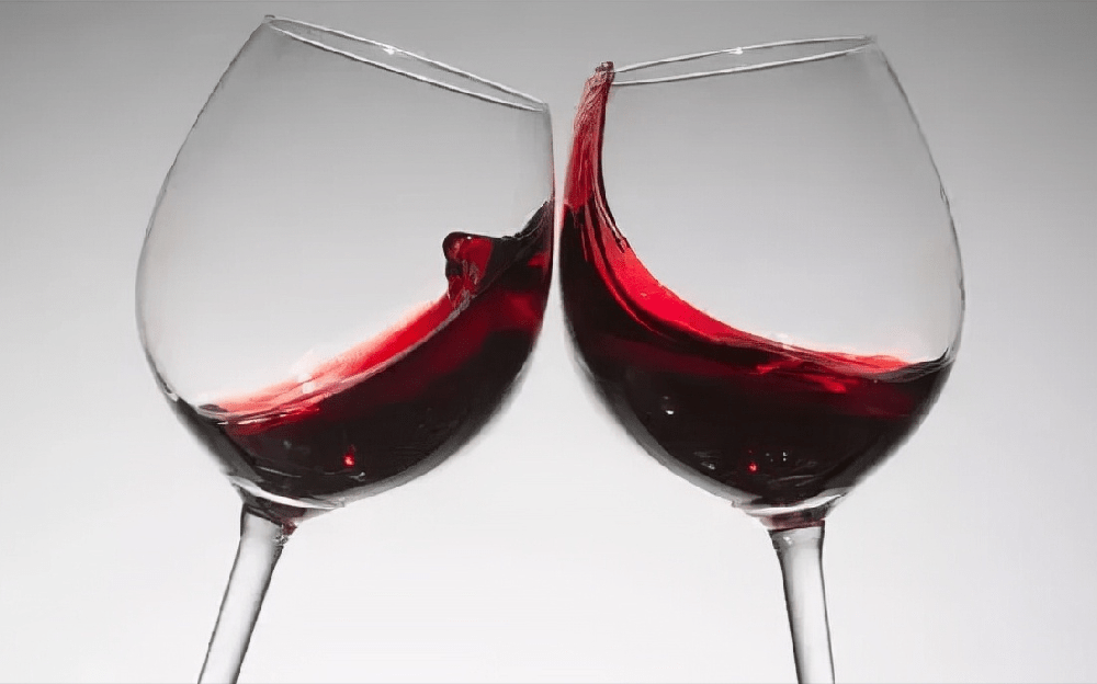 葡萄酒應(yīng)該怎樣搭配酒杯？
