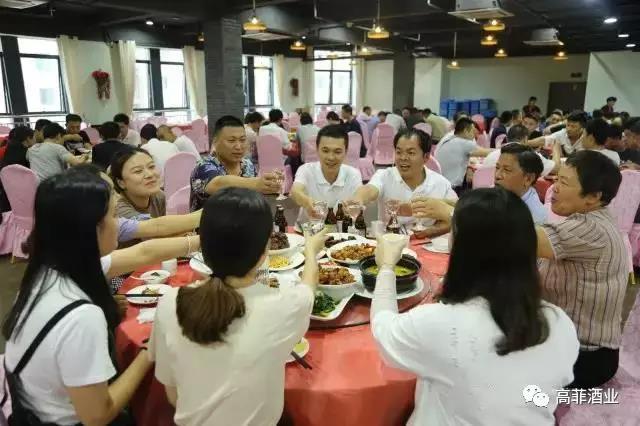 歡樂(lè)的聚餐
